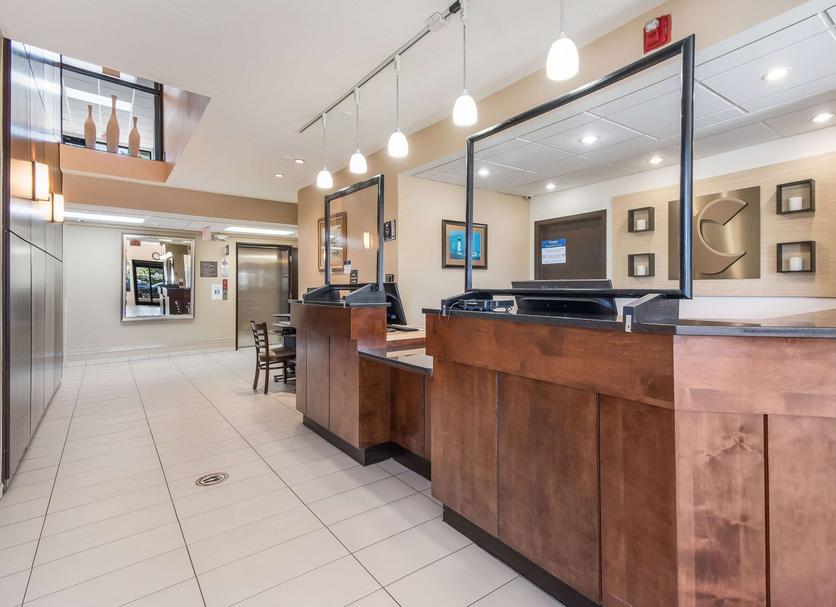Front desk Photo