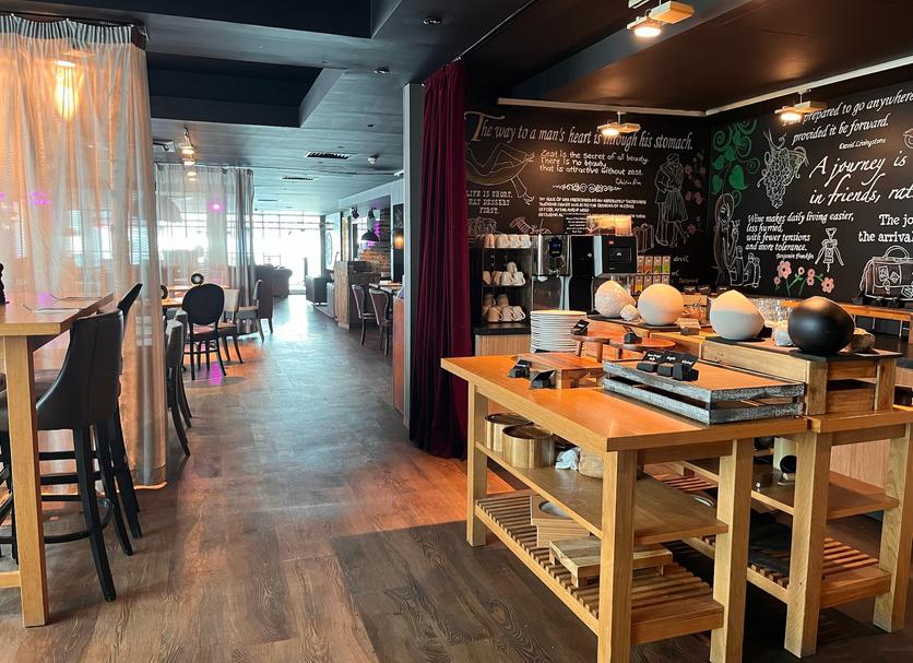 Restaurant Photo