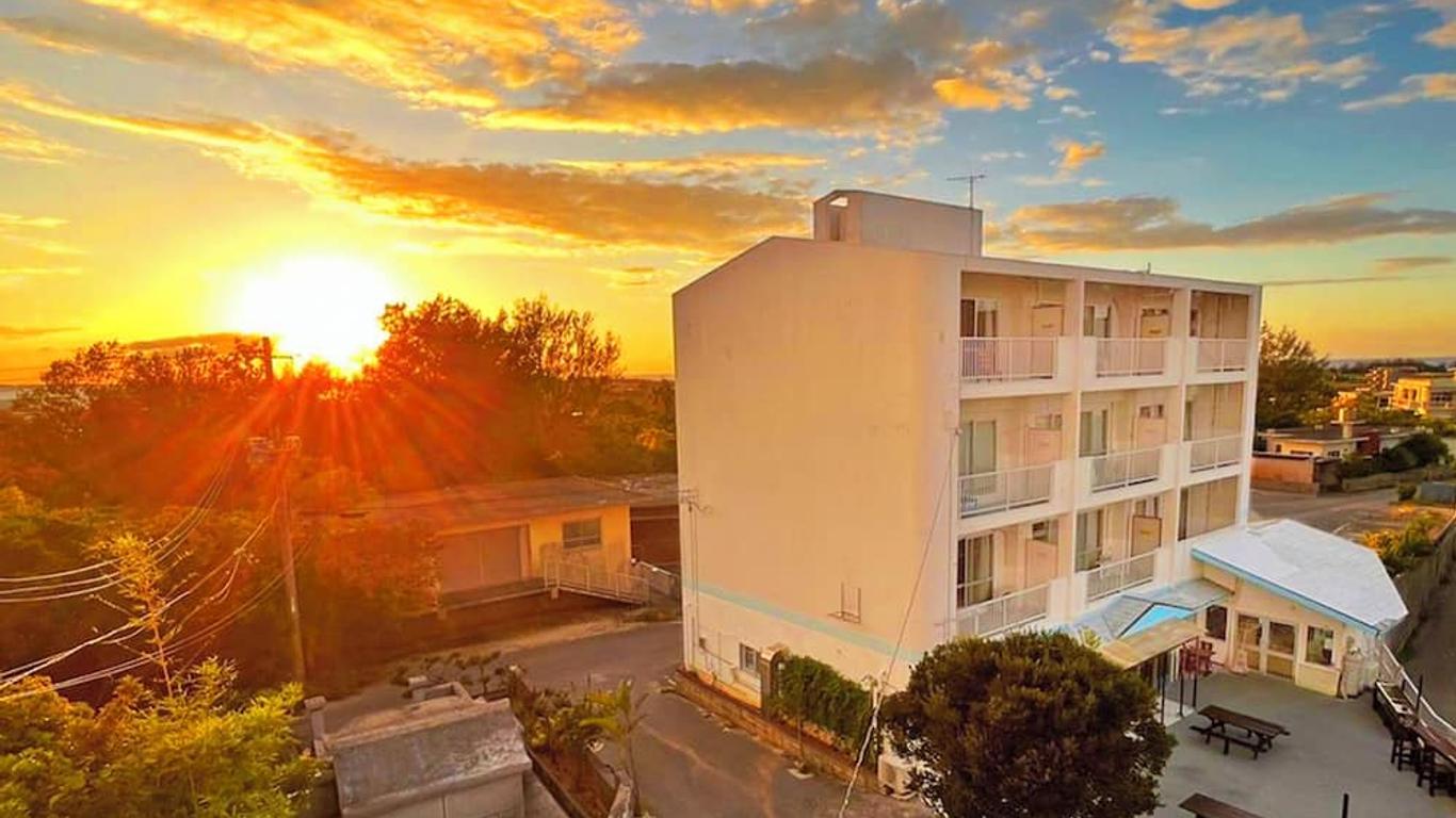 Pension Crystal Inn Onna