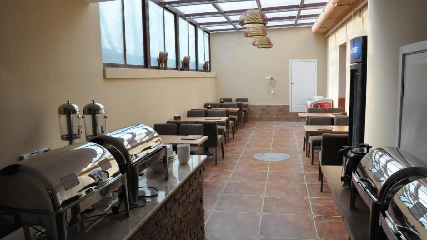 Holly's Hostel