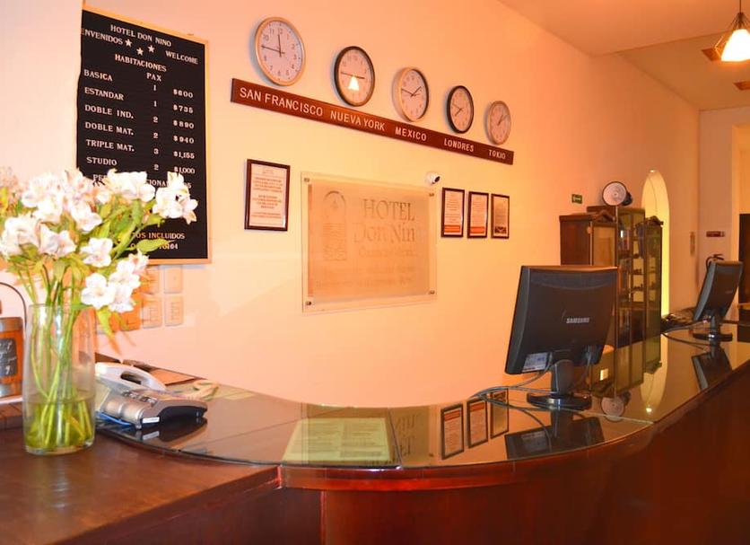 Front desk Photo