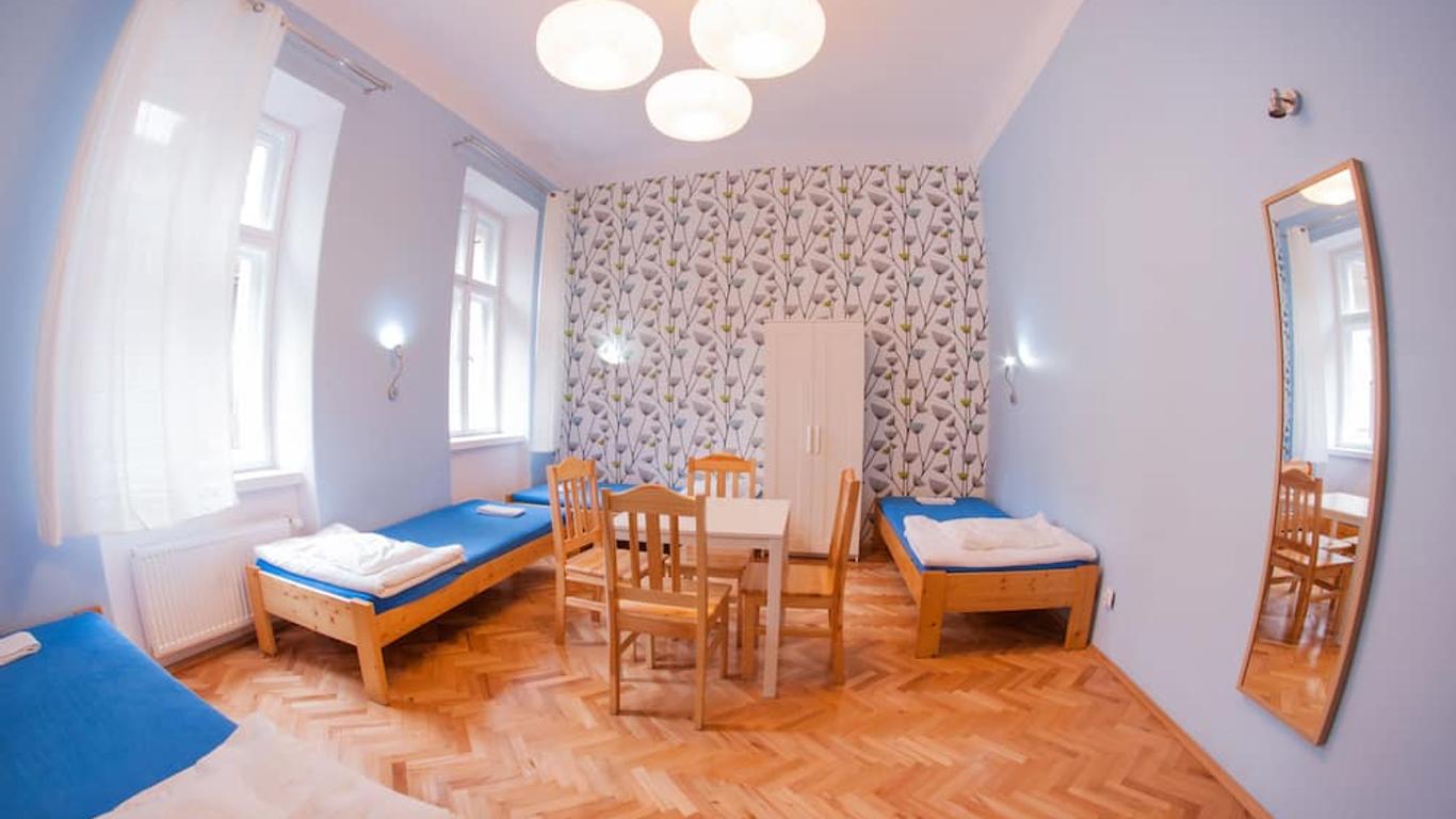 Dizzy Daisy Hostel