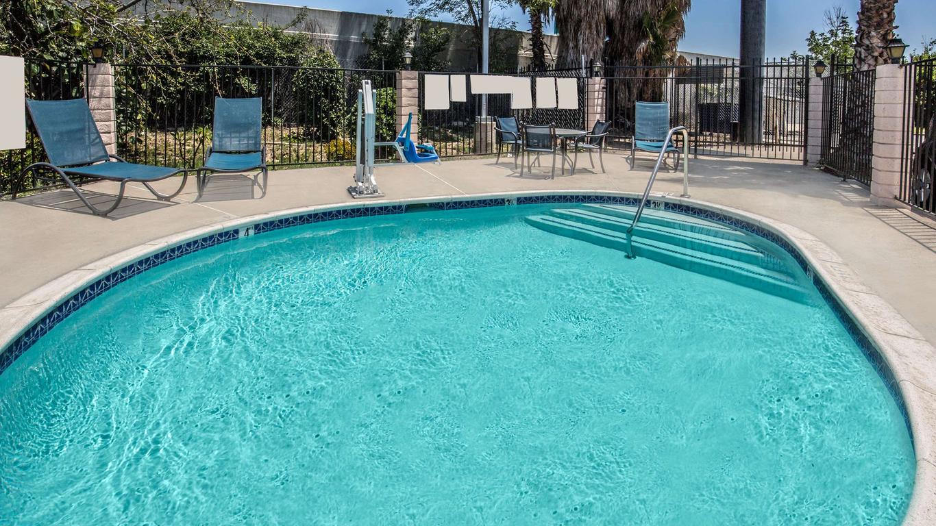 Days Inn by Wyndham Ontario Airport