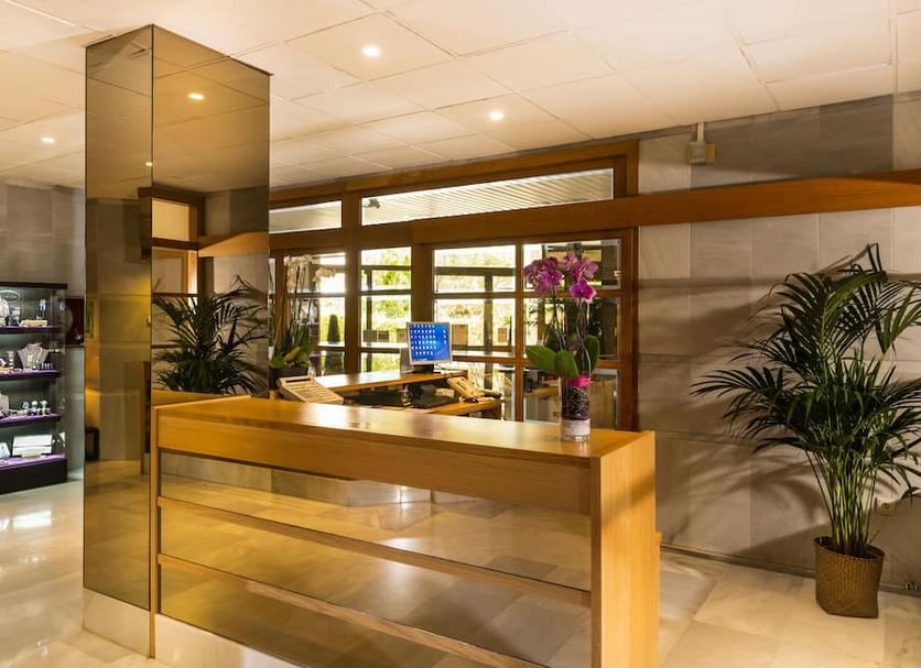 Front desk Photo