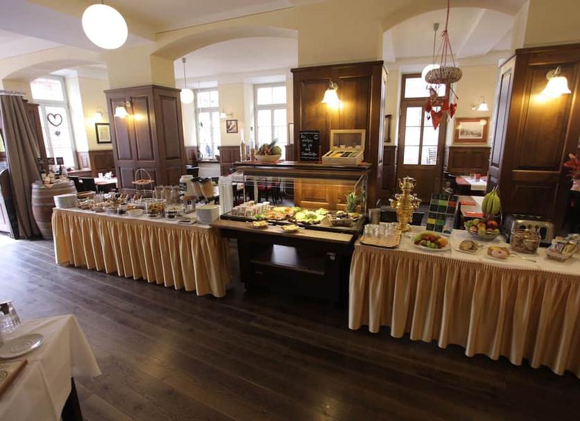 Buffet Photo