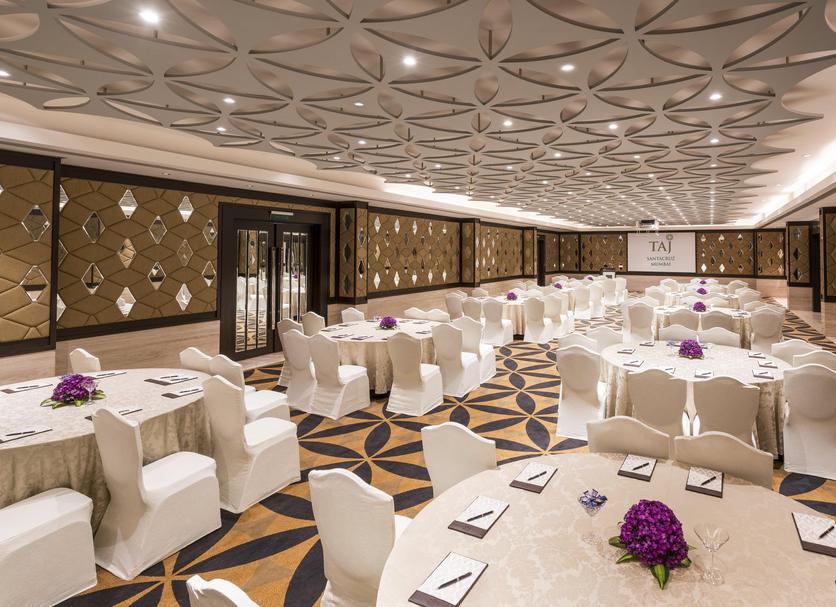 Banquet hall Photo