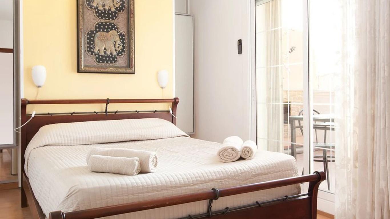 Penthouse with terrace in Rambla Catalunya -Centre
