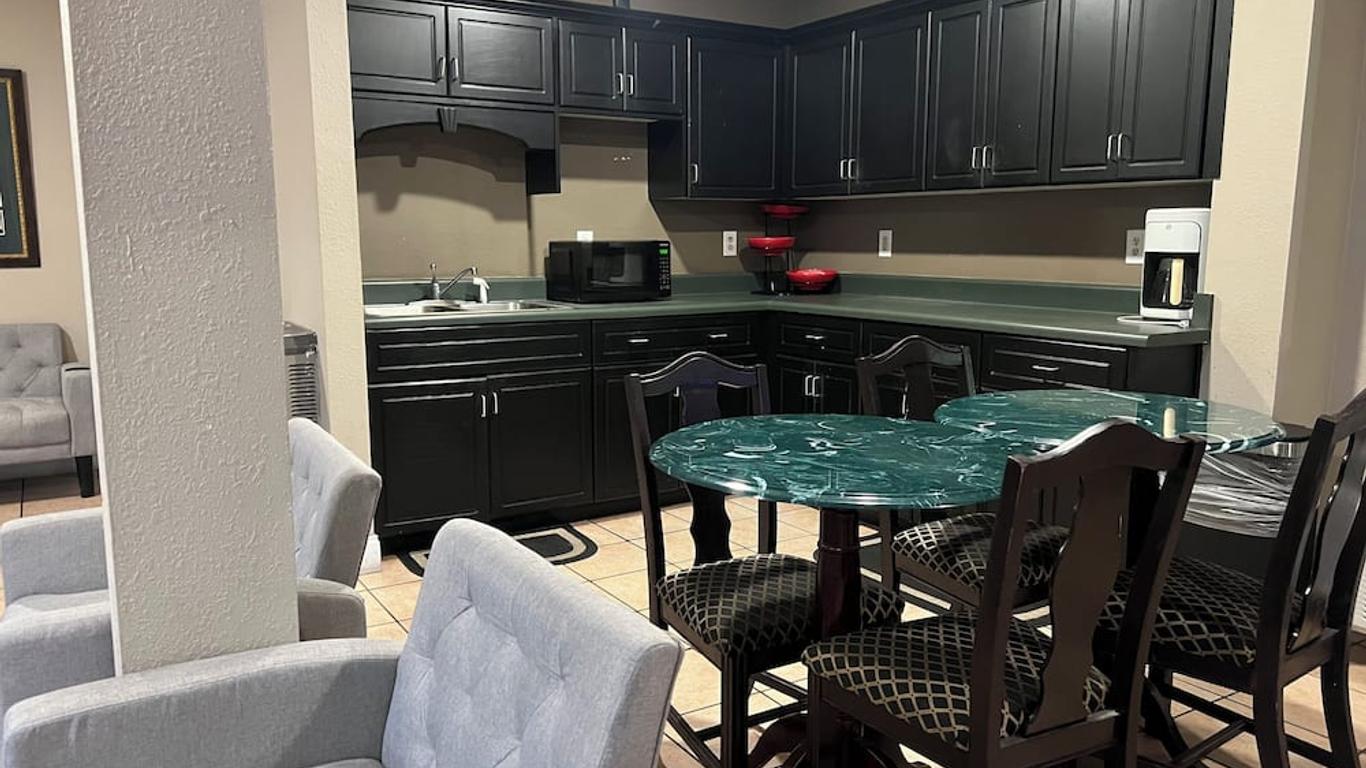 Country Hearth Inn & Suites Augusta