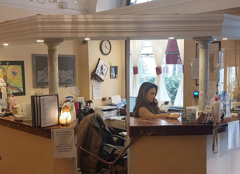 Front desk Photo
