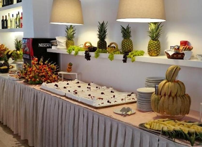 Buffet Photo