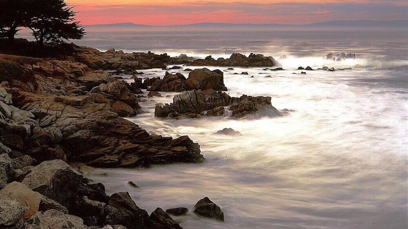 Sea Breeze Inn - Pacific Grove