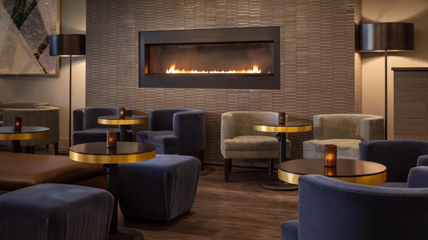 Sheraton Commander Hotel