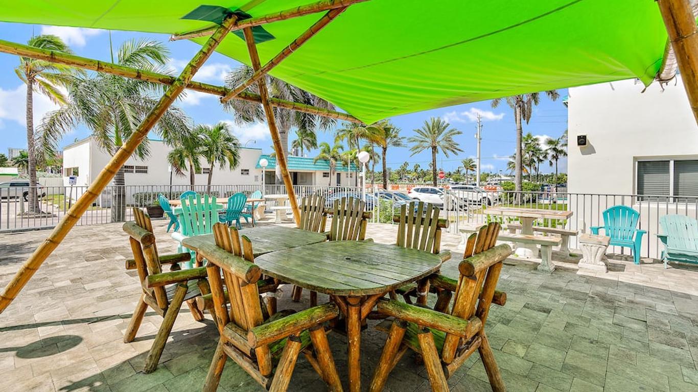 Hollywood Beachside Boutique Suite