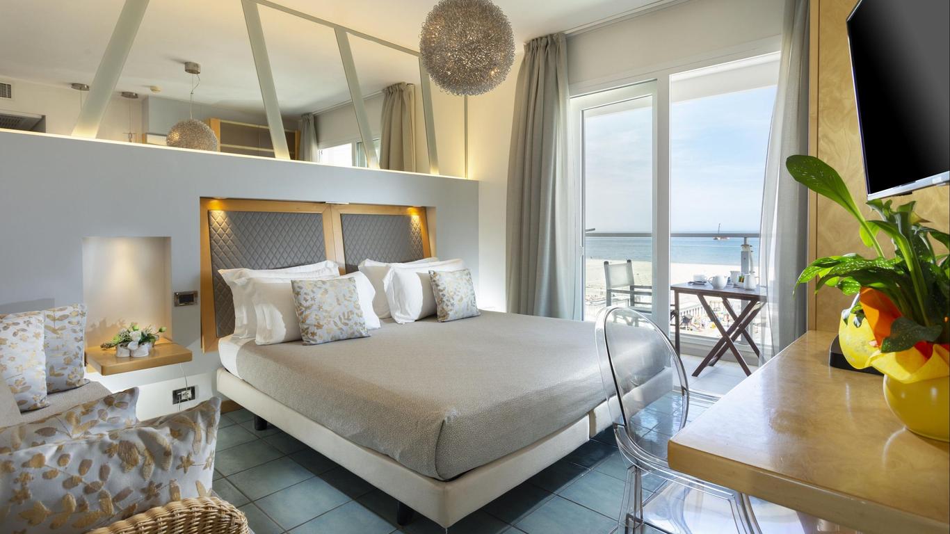 Club House Hotel