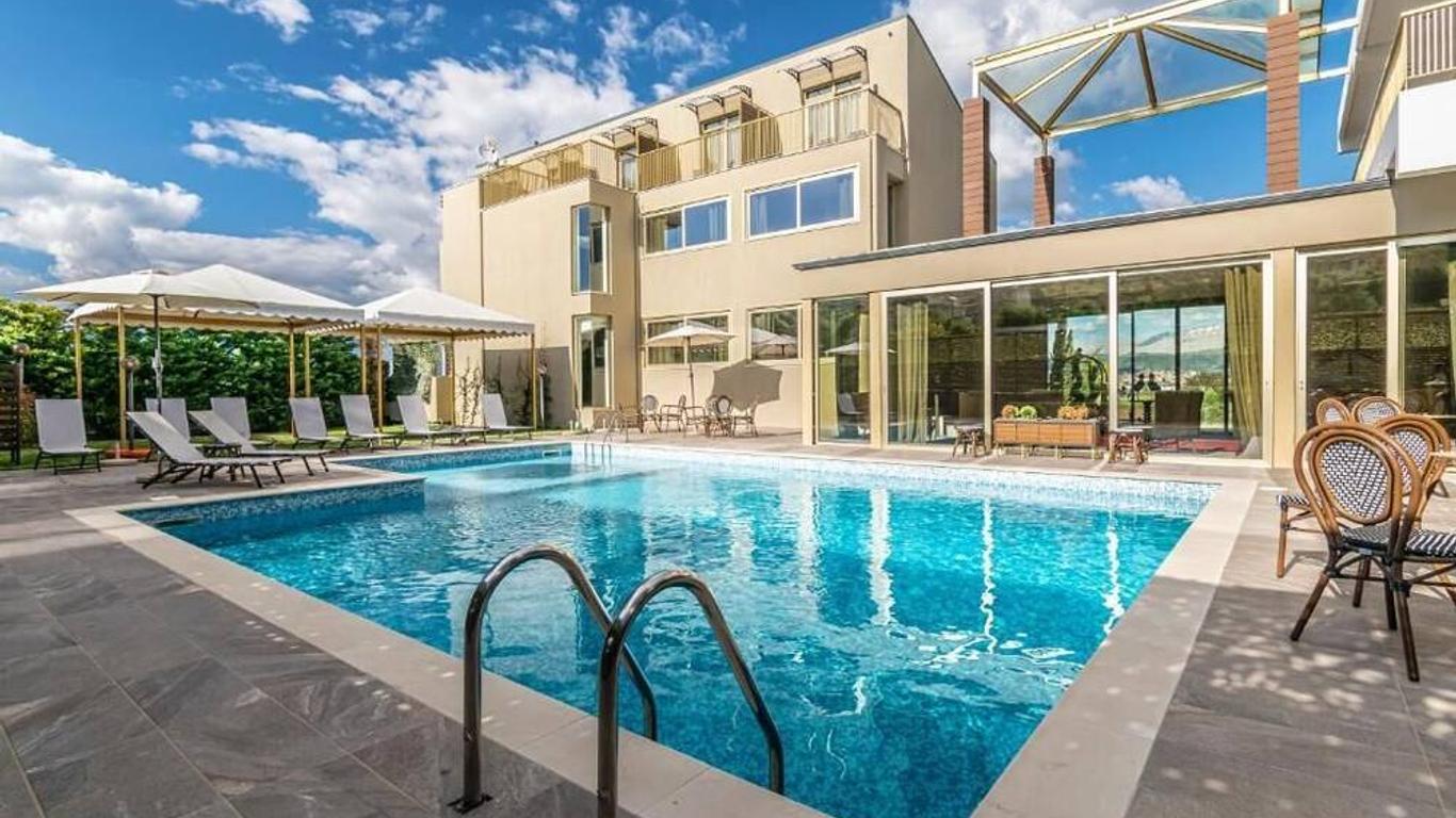 Golden Suites & Spa