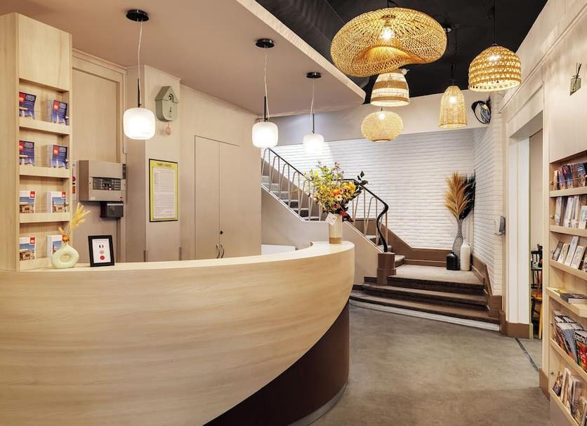 Front desk Photo