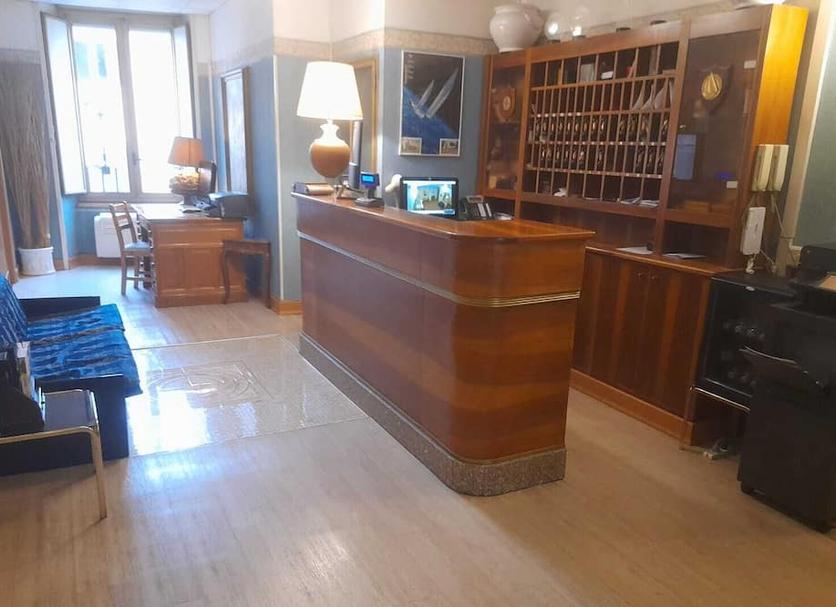 Front desk Photo