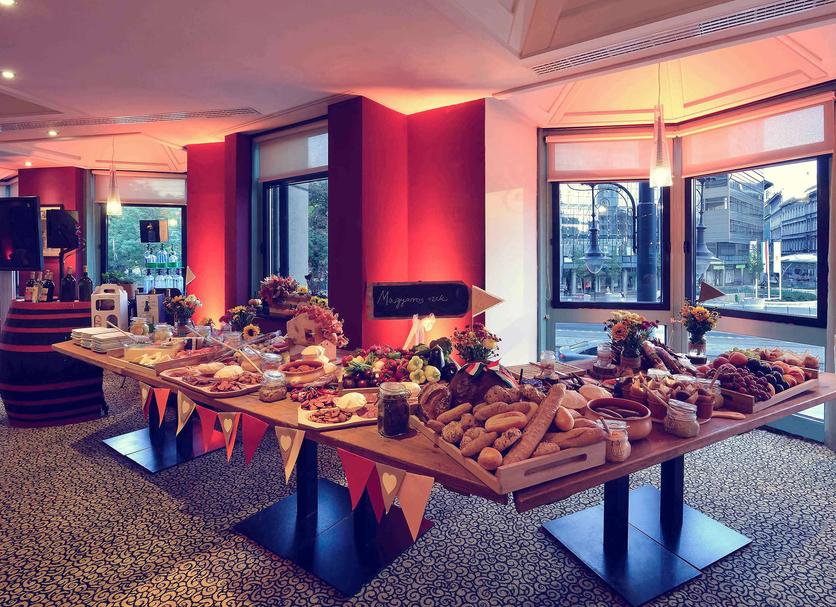 Buffet Photo