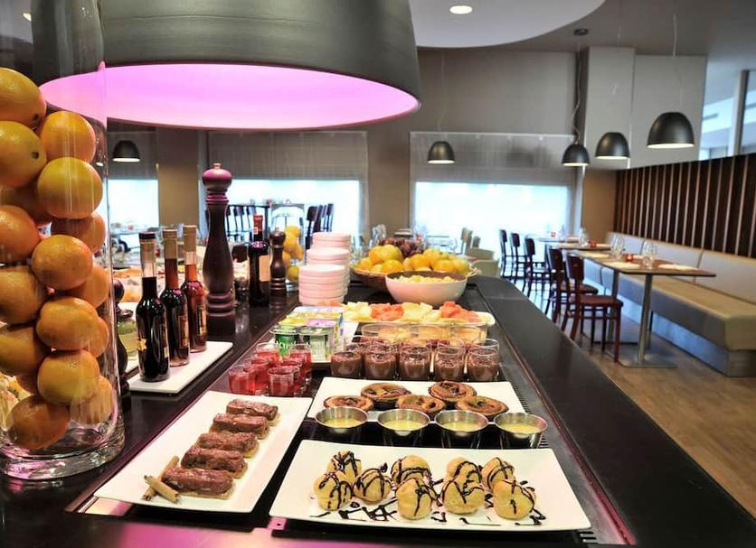 Buffet Photo