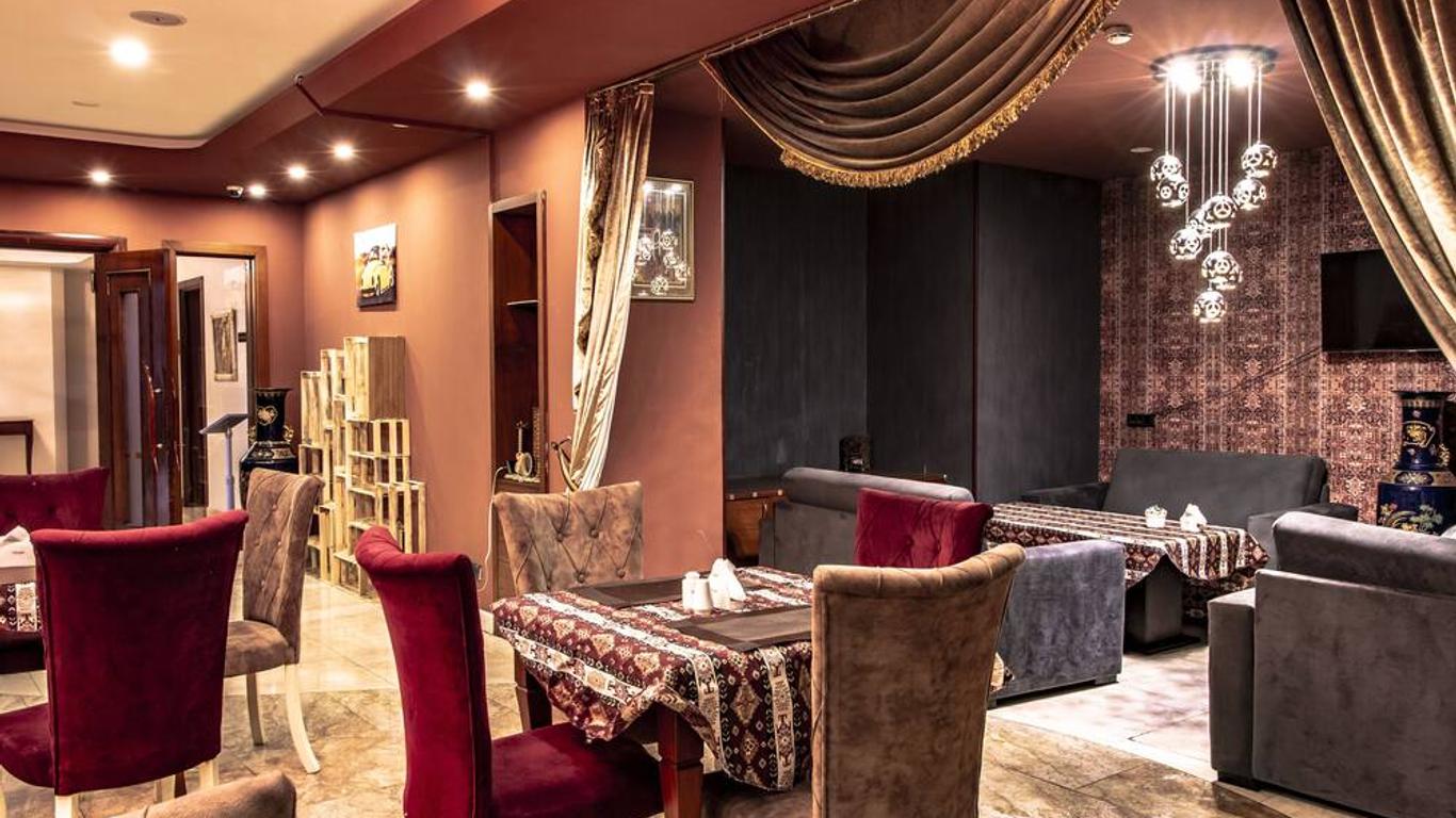 Atropat Old City Hotel