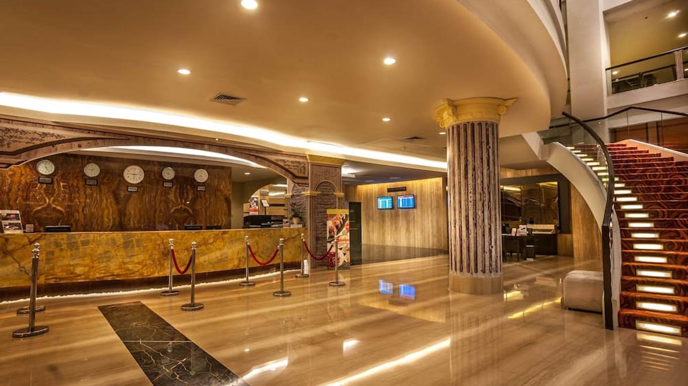 Claro Makassar Hotel & Convention