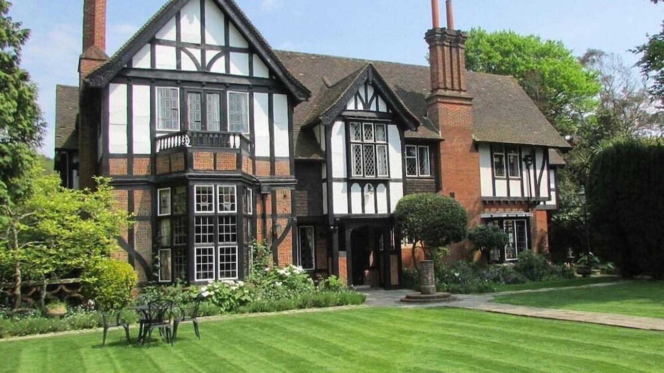Tudor Grange Hotel