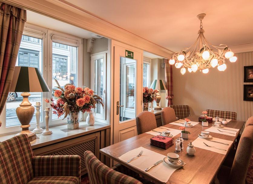 Dining room Photo