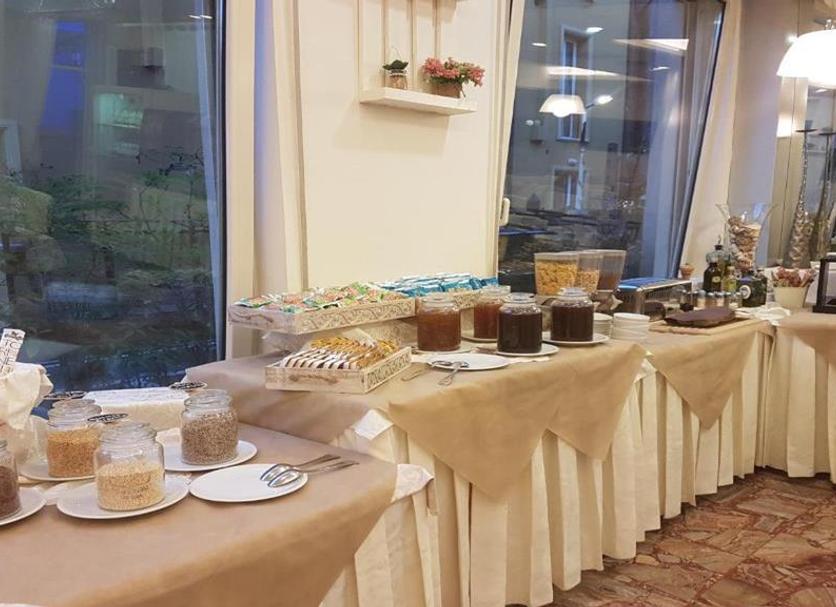Buffet Photo
