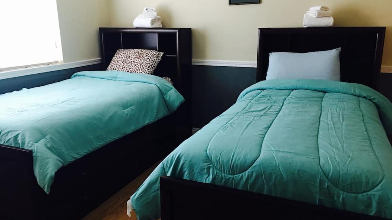 Traveler's Bed & Breakfast Hostel