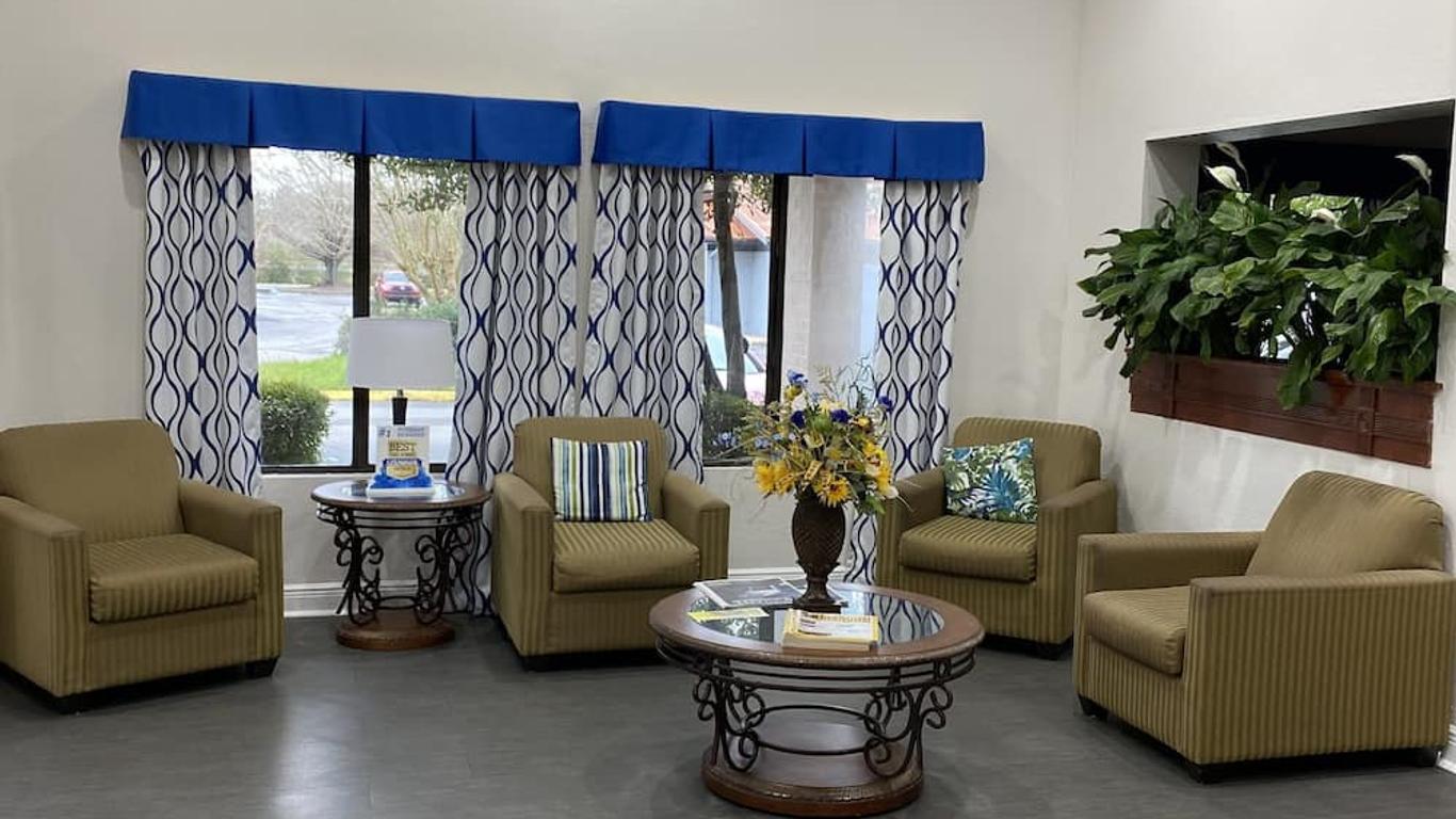 Days Inn & Suites by Wyndham Mobile