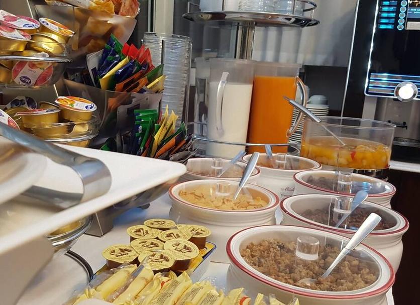 Buffet Photo