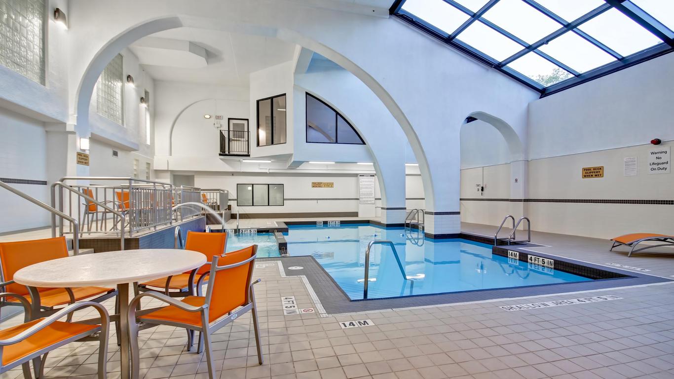 Holiday Inn & Suites Windsor Ambassador Bridge, An IHG Hotel