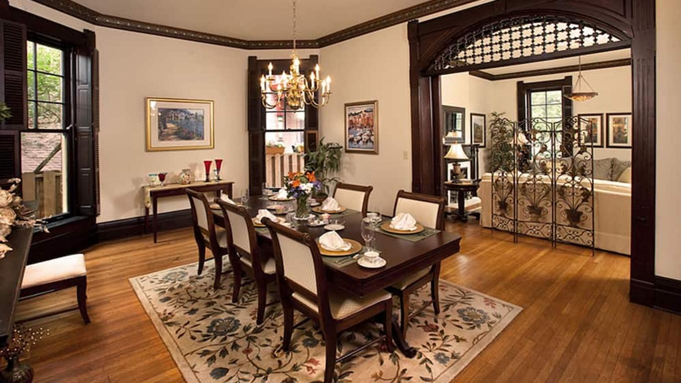 Lyndon House Bed & Breakfast