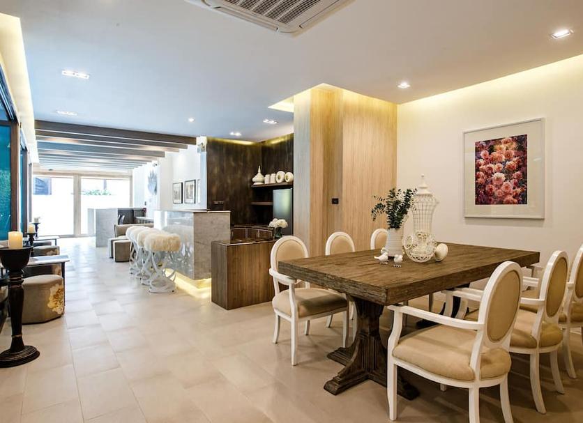 Dining room Photo