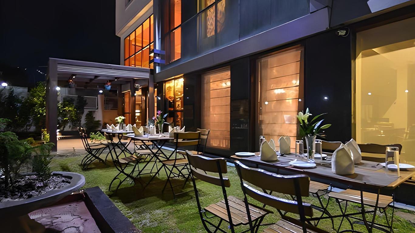 Batra Hotel And Residences
