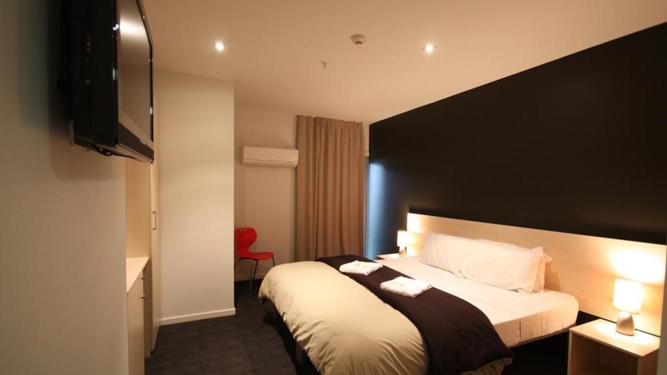 Nomads Queenstown Hostel