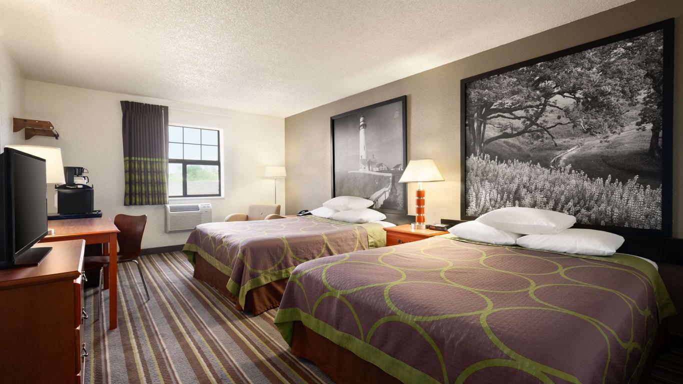 Super 8 by Wyndham Colorado Springs/Afa Area