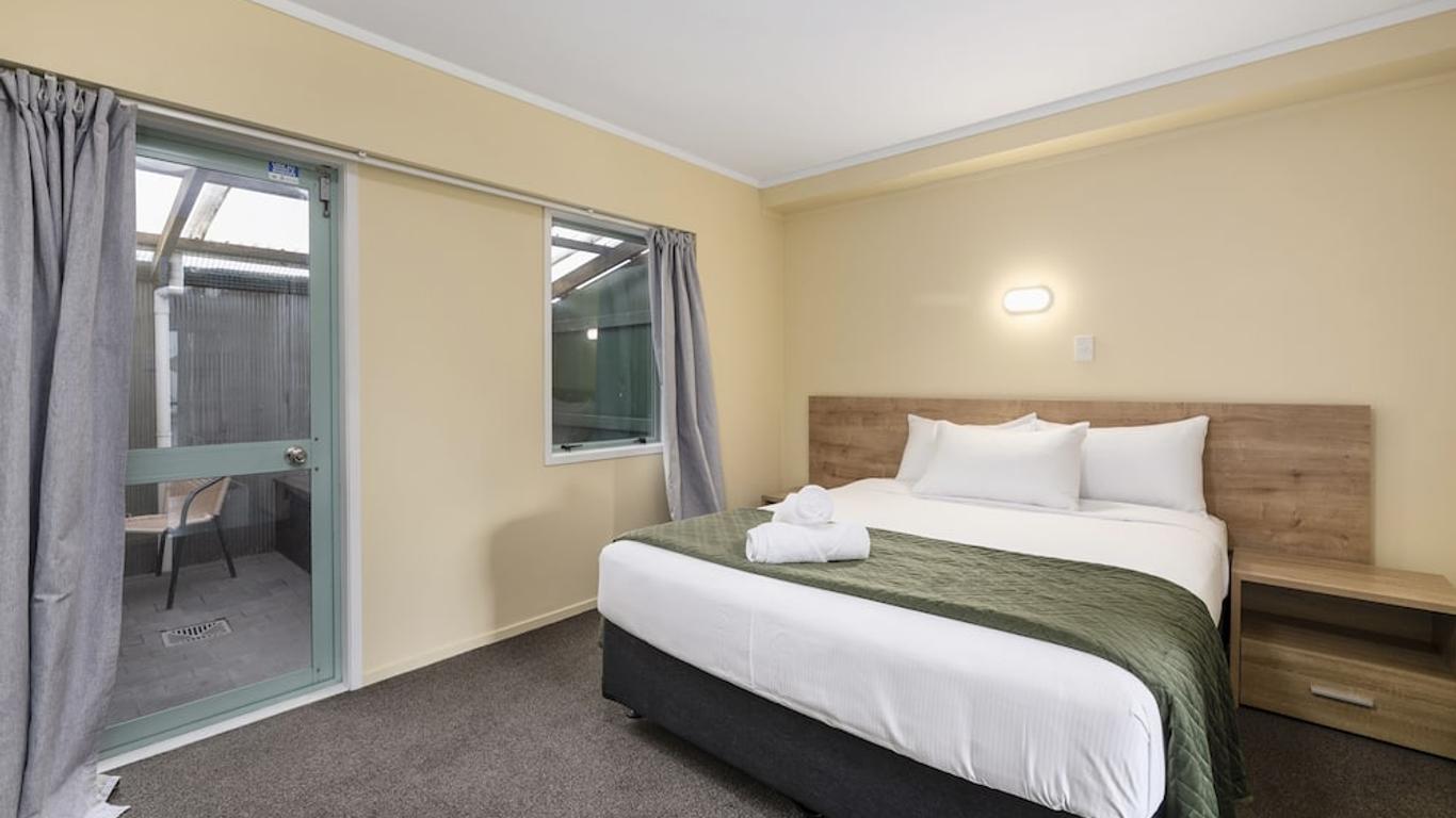 Fenton Court Motel
