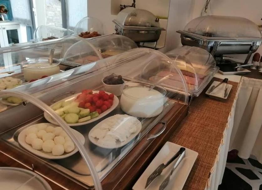 Buffet Photo
