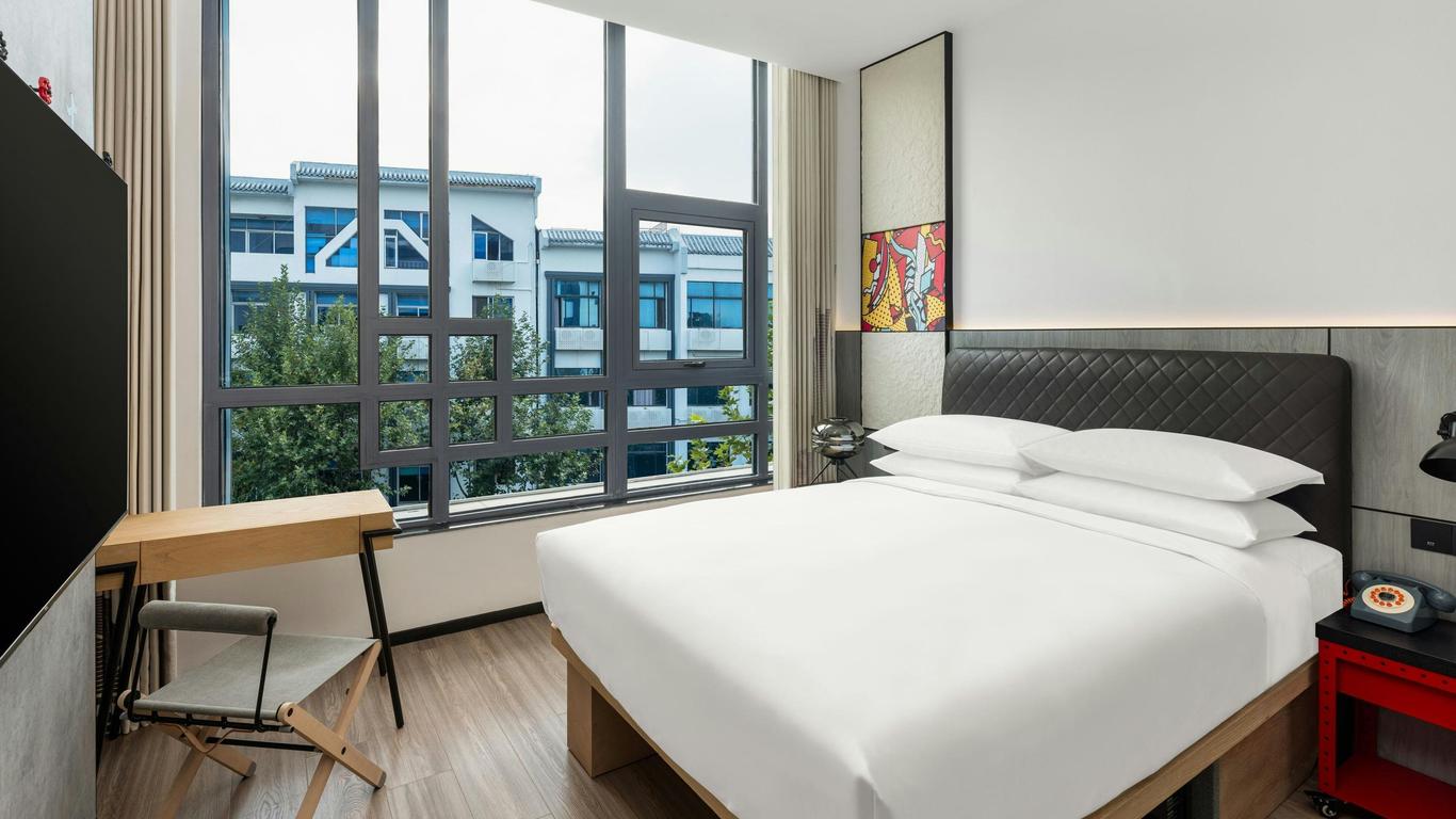 Moxy Suzhou City Centre