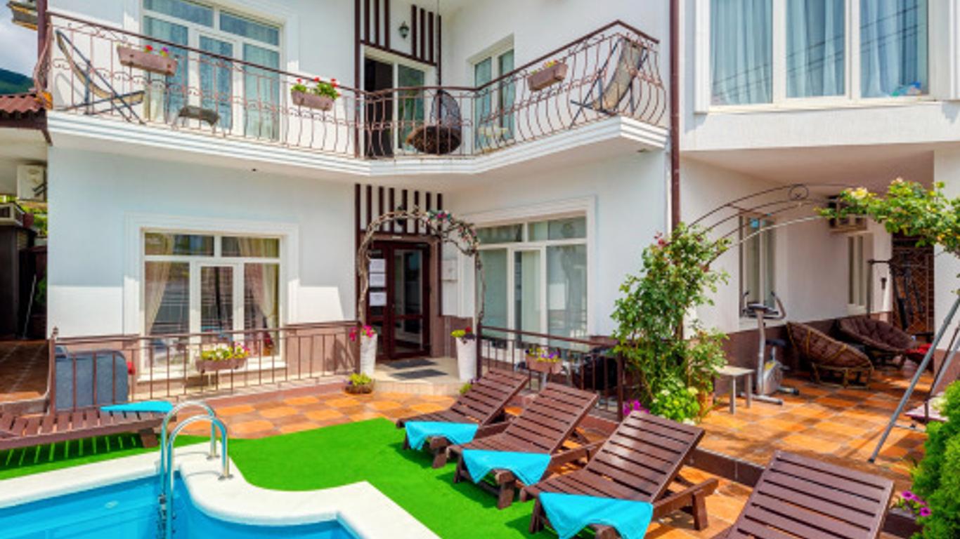 Roza Vetrov Guest House
