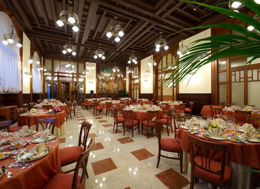 Banquet hall Photo