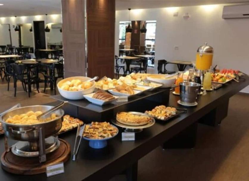 Buffet Photo