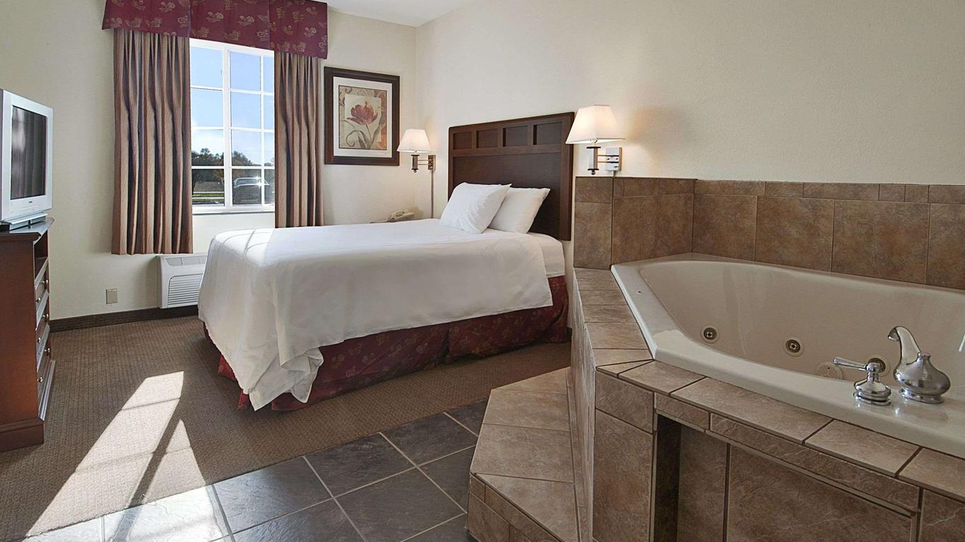 Super 8 by Wyndham Bowling Green North