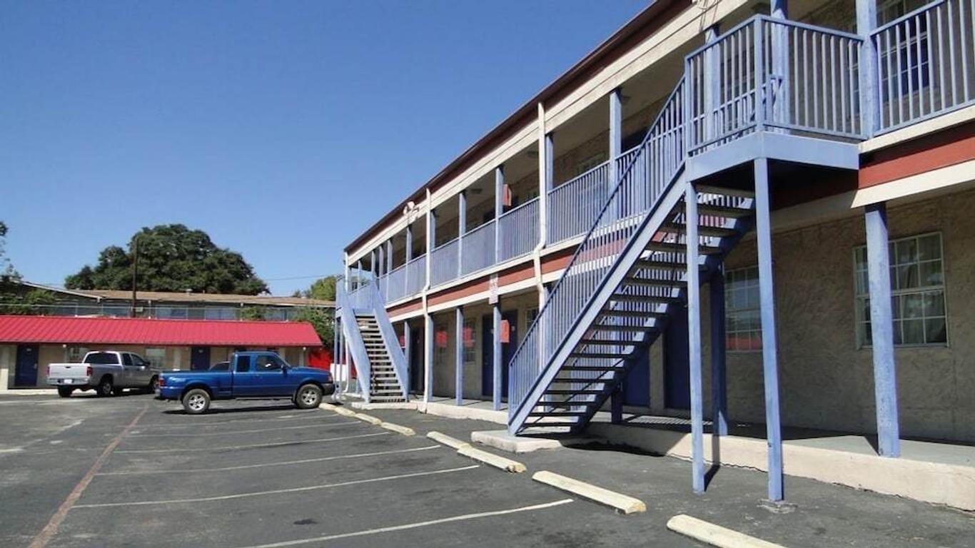 Deluxe Inn Austin