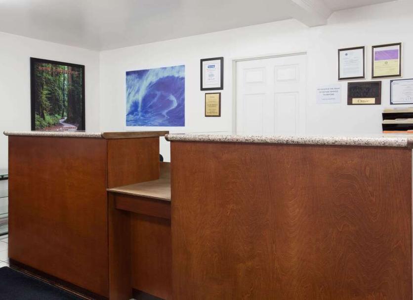 Front desk Photo