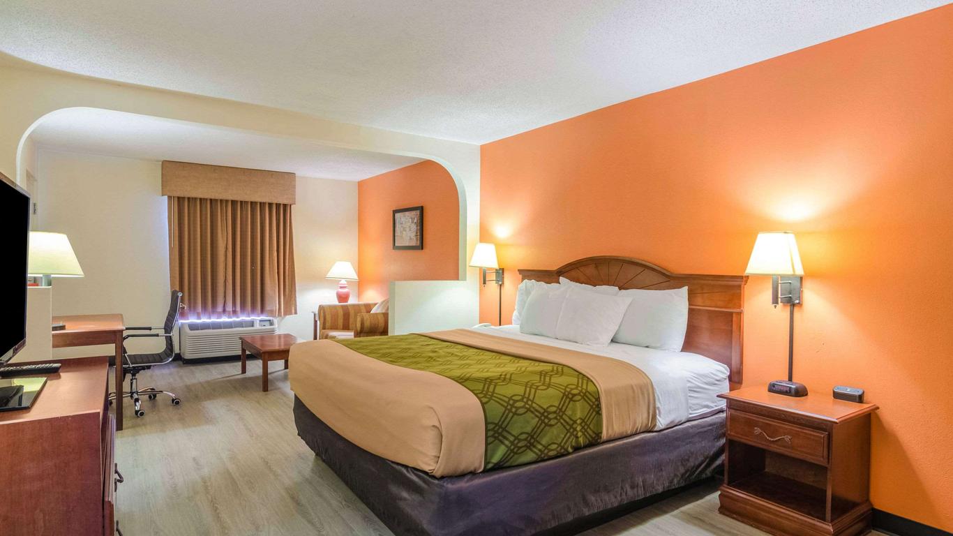 Econo Lodge Inn & Suites