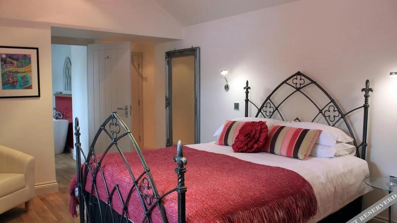 Tudor Lodge Bed & Breakfast