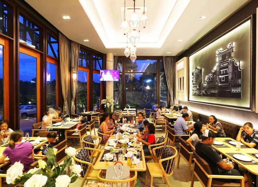 Restaurant Photo