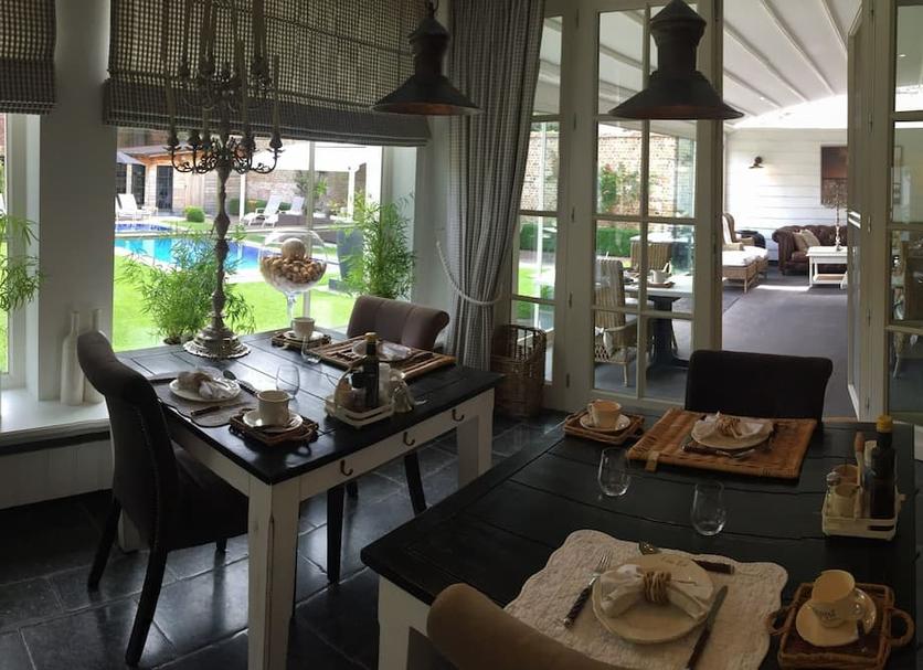 Dining room Photo